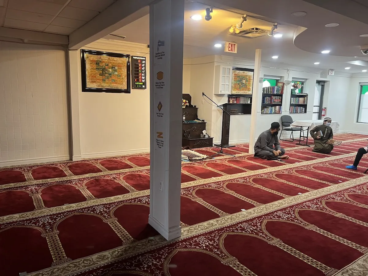 Jamia Masjid Sayyidah Zainab in Ajax