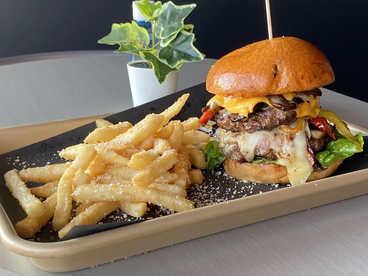 Zula Burger & Pizza in Etobicoke